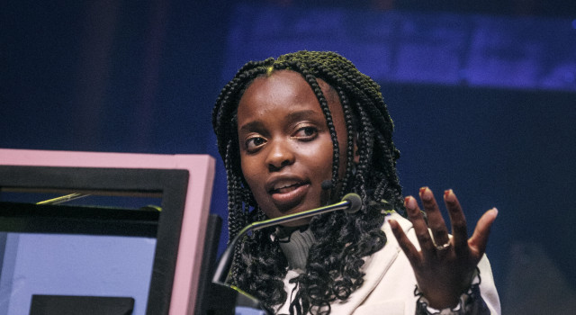 lisette ma neze op de nacht van de poëzie 2021