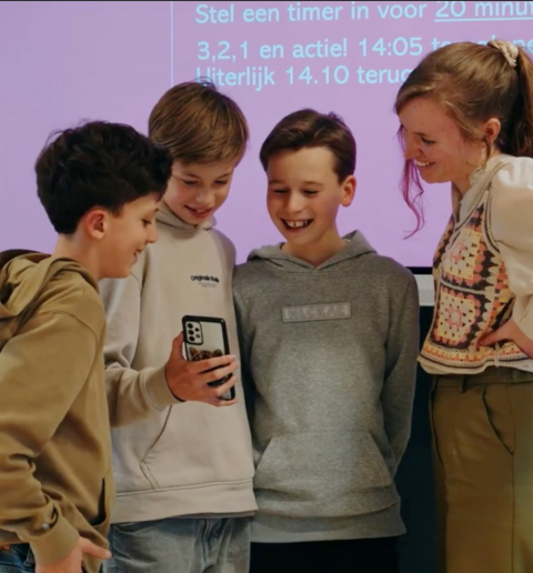 Mirte ten Broek met haar leerlingen